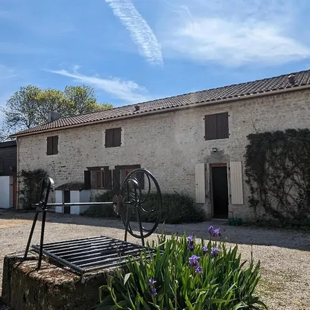 23, Grande Rue, Patreville, Val D'auge, Charente * Saint-Médard
